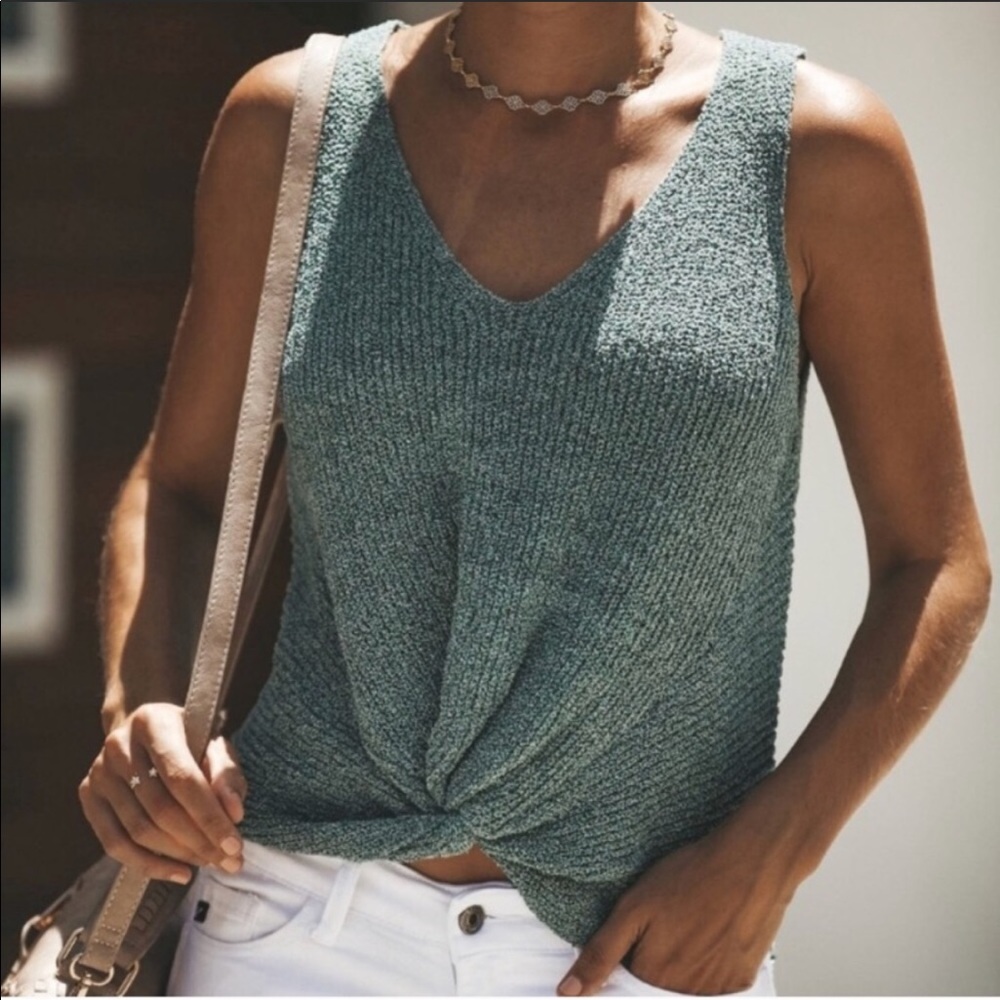 Vici Top with Twist Detail